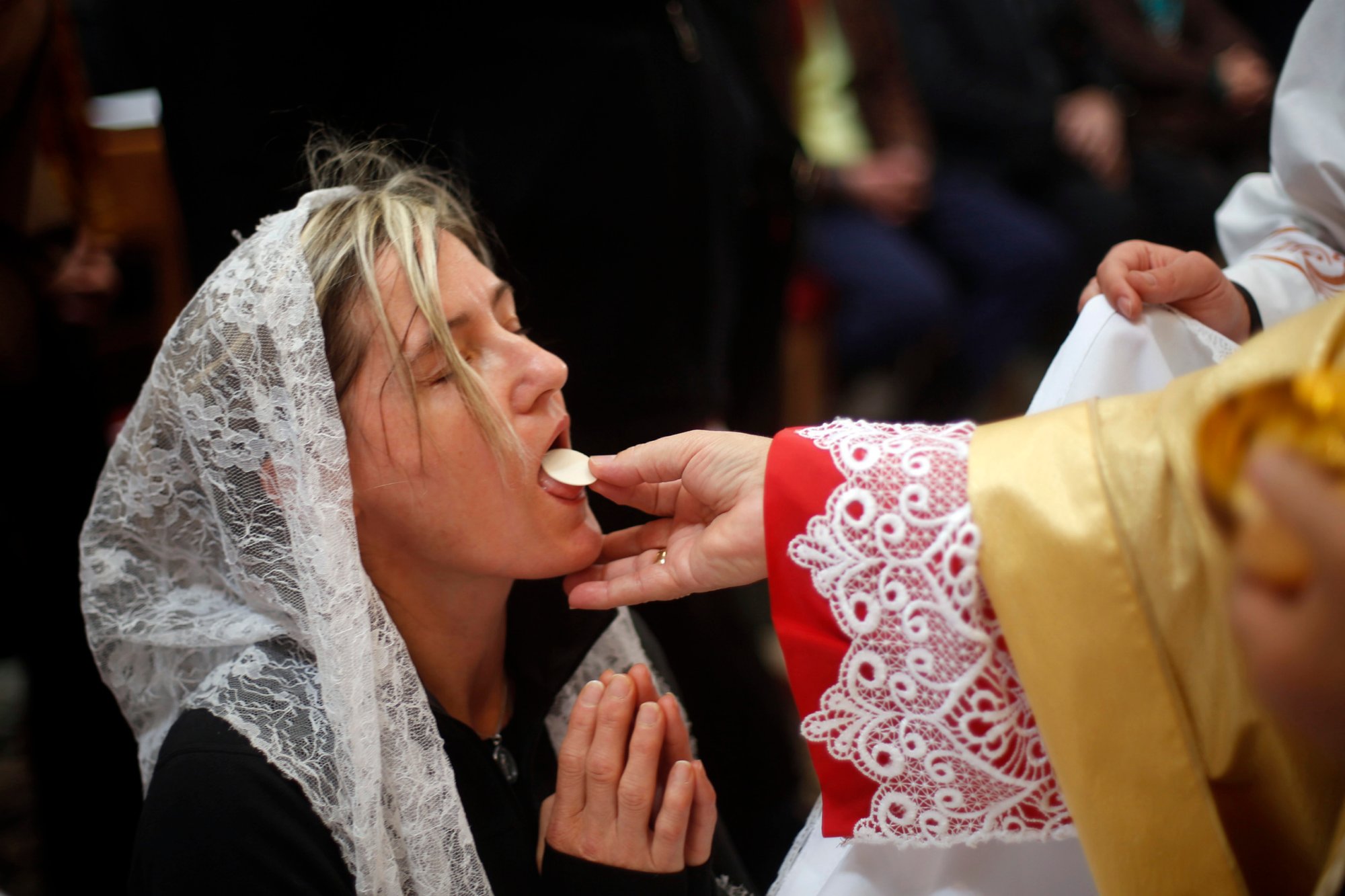 Do This Immediately Your Holy Communion Falls on the Ground at Mass